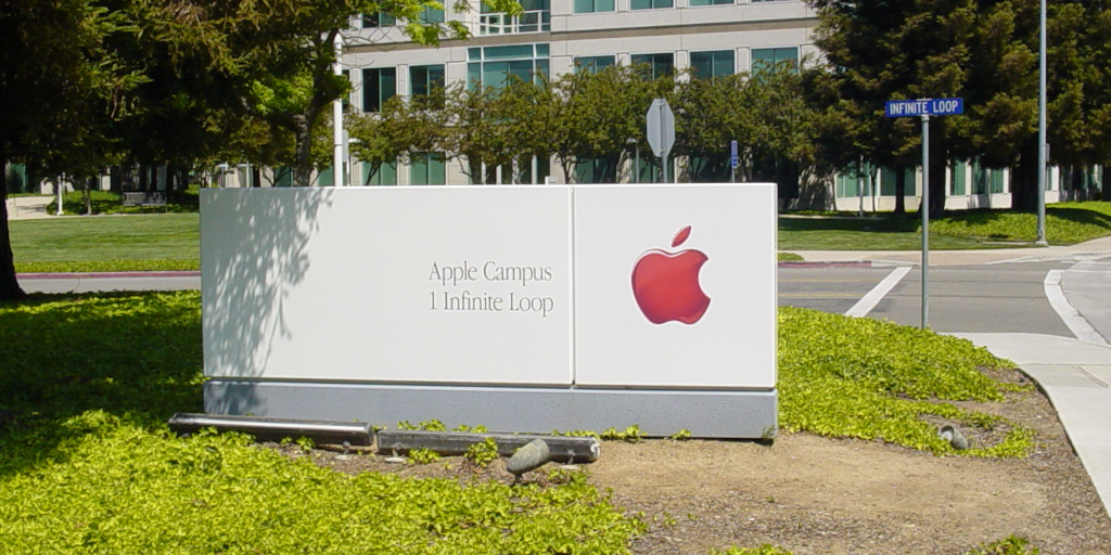 10492-silicon-valley-apple-street-signage – Dirk Riehle's Comments on ...